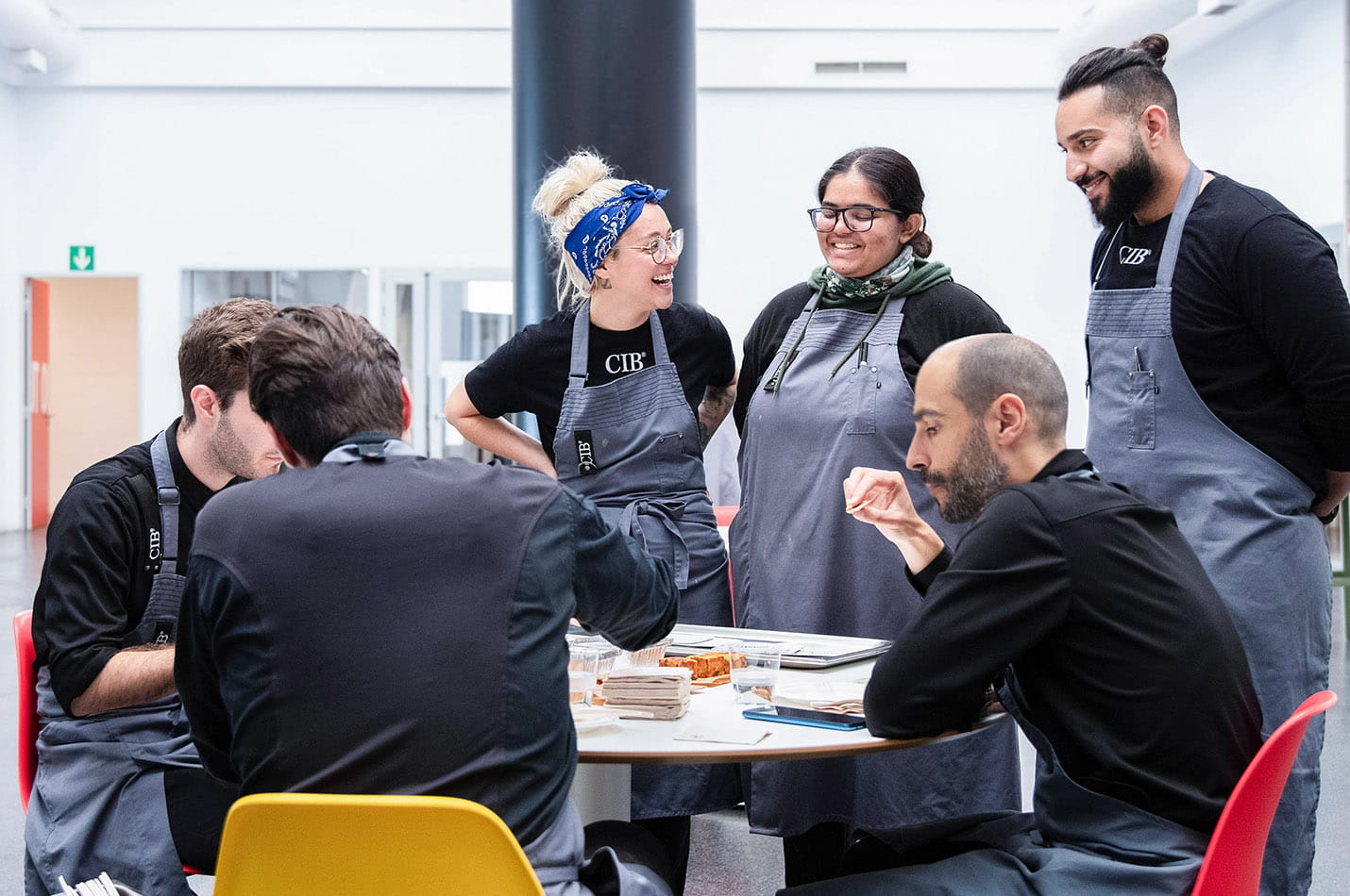 Alumnos de los programas combinados del CIB en clase