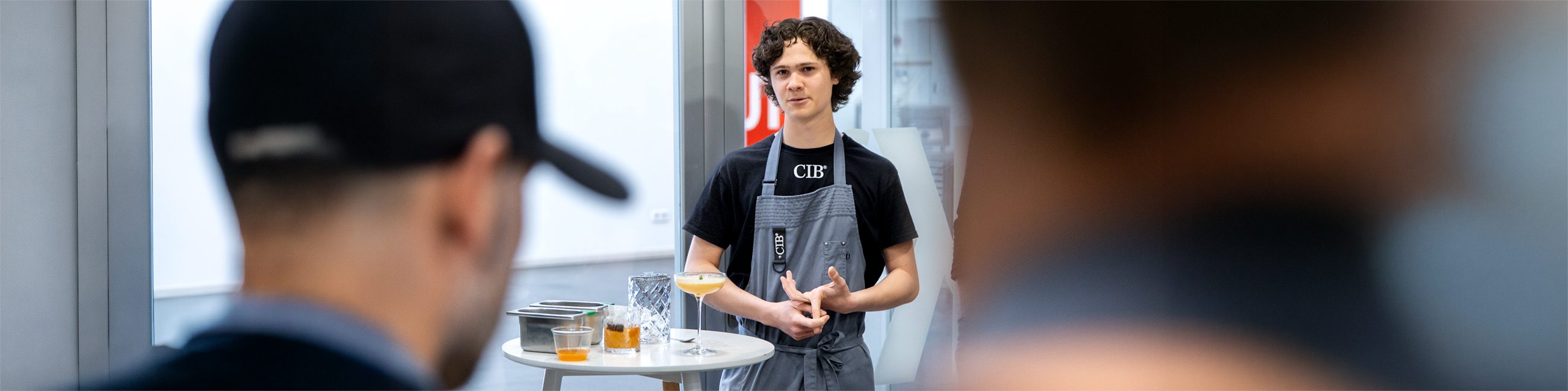 Detall de cuina professional creativa al Culinary Institute of Barcelona