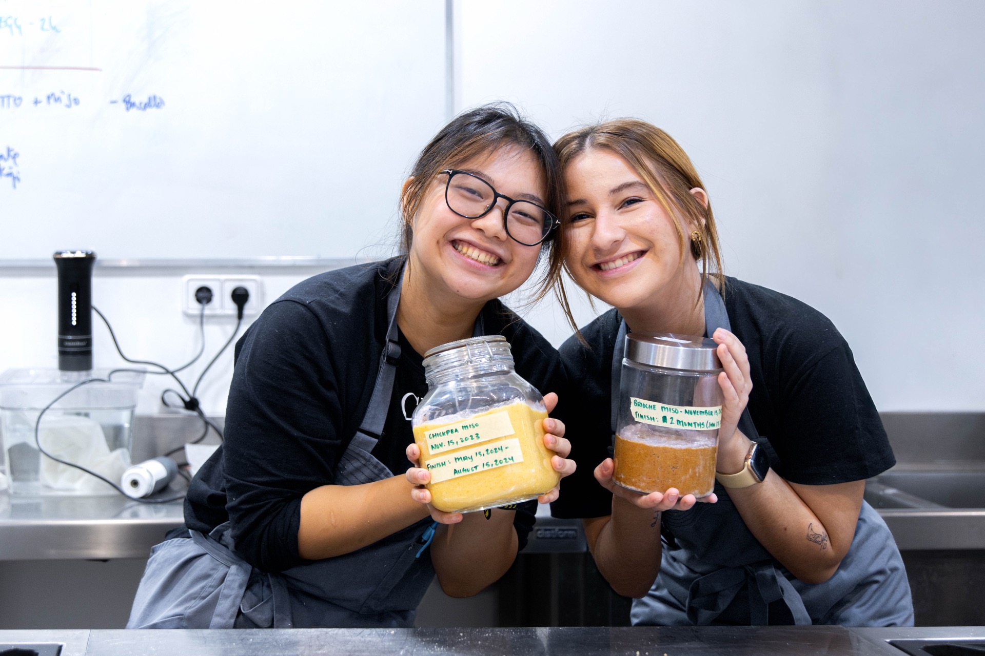 Estudiantes aplicando la metodología CookingTomorrow en el CIB